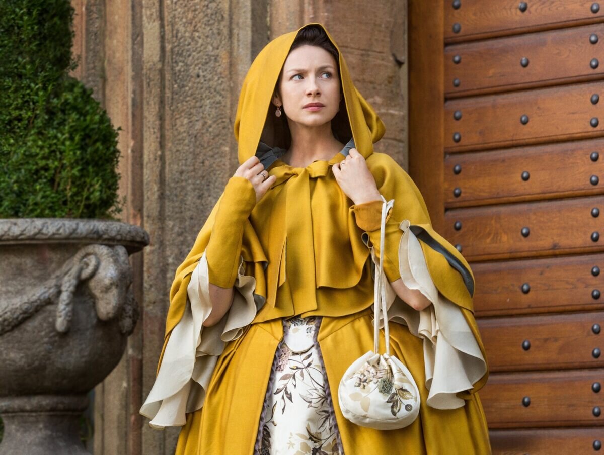 Caitriona Balfe jako Claire Frazer v seriálu Cizinka