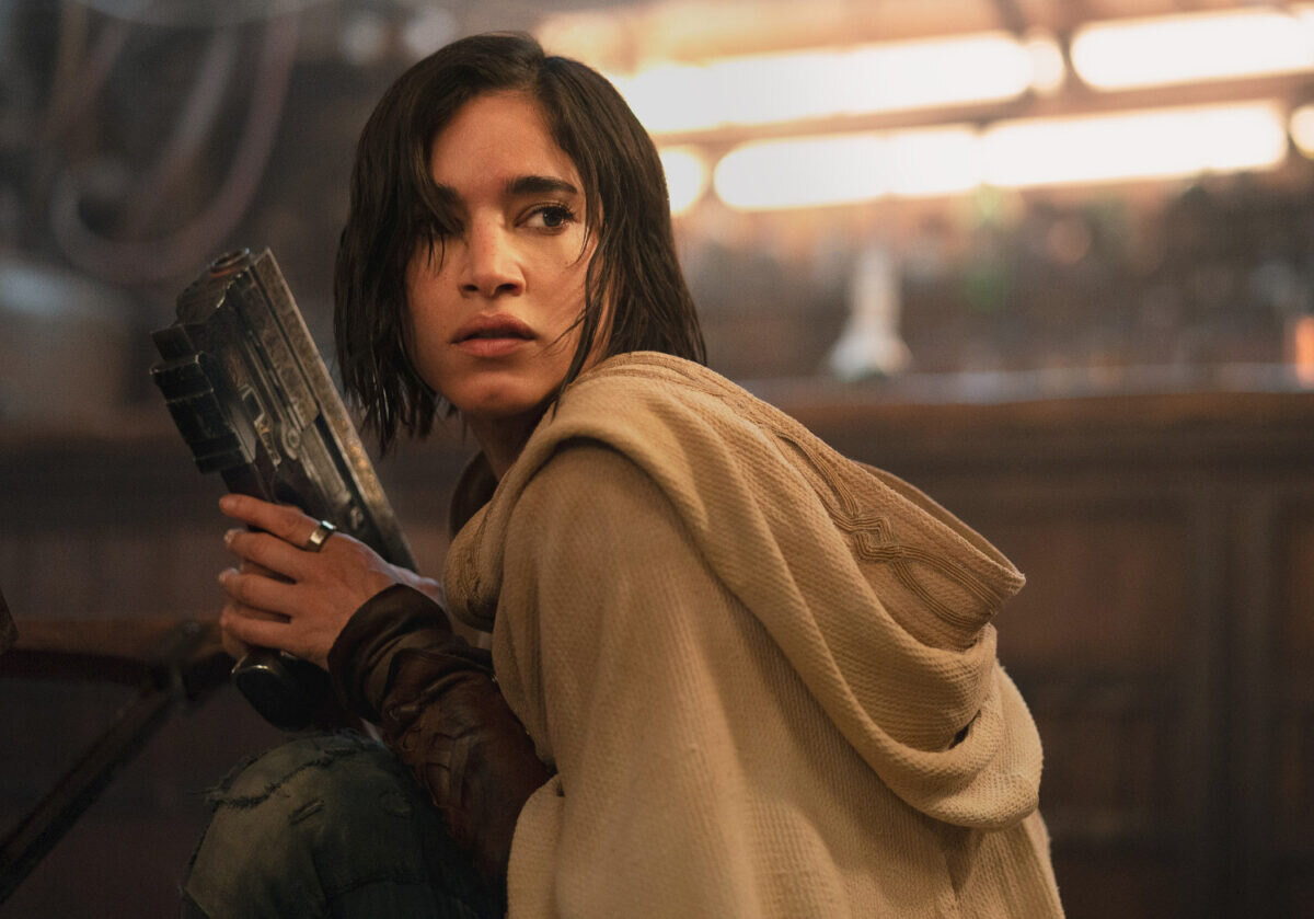 Sofia Boutella jako Kora v eposu Rebel Moon.