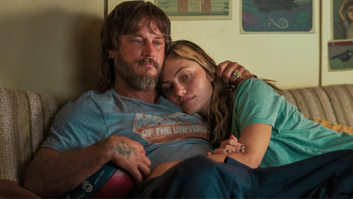 Travis Fimmel a Phoebe Tonkin v seriálu Kluk spolkne vesmír.