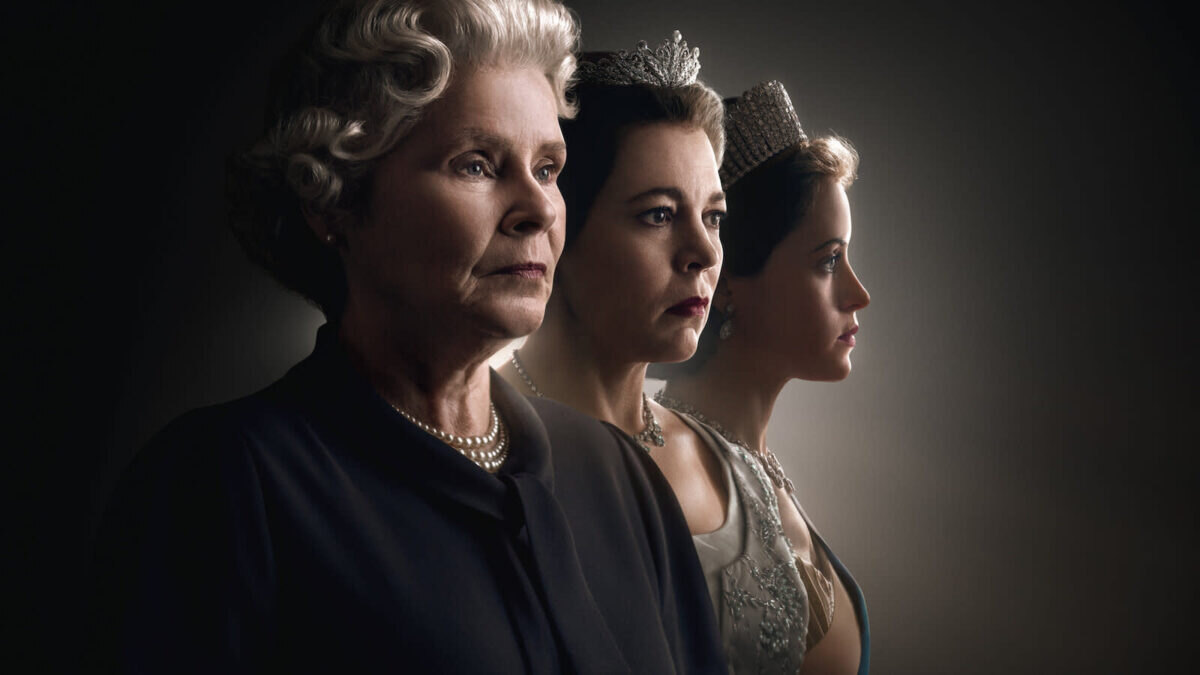 Olivia Colma, Imelda Staunton, Claire Foy v seriálu Koruna