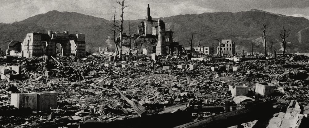 Zničené město po atomové bombě