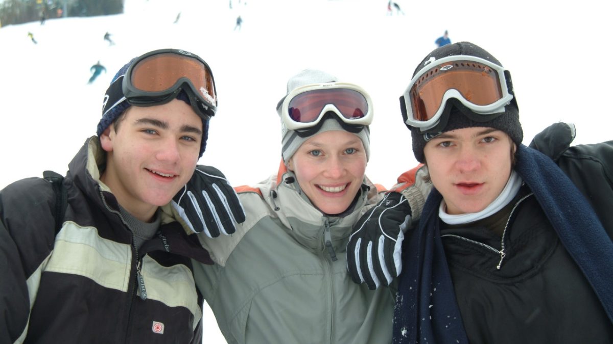 Vojtěch Kotek, Barbora Seidlová a Jiří Mádl v komedii Snowboarďáci (2004).