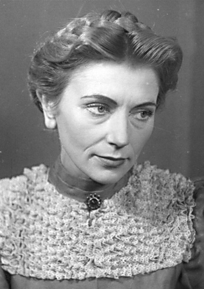 Valerie Kaplanová v inscenaci karlovarského divadla Měšťáci (1952)