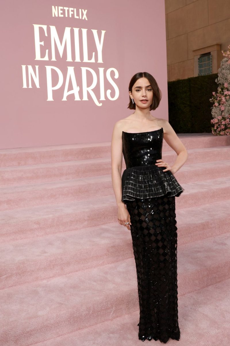 Lily Collins - Emily in Paris (Emily v Paříži) - Premiéra v Los Angeles