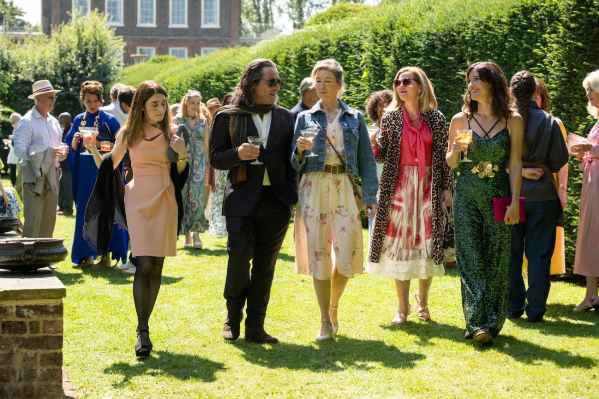 (from left) Jude (Shirley Henderson), Tom (James Callis), Bridget Jones (Renée Zellweger), Shazzer (Sally Phillips) and Miranda (Sarah Solemani) in Bridget Jones: Mad About the Boy, directed by Michael Morris.