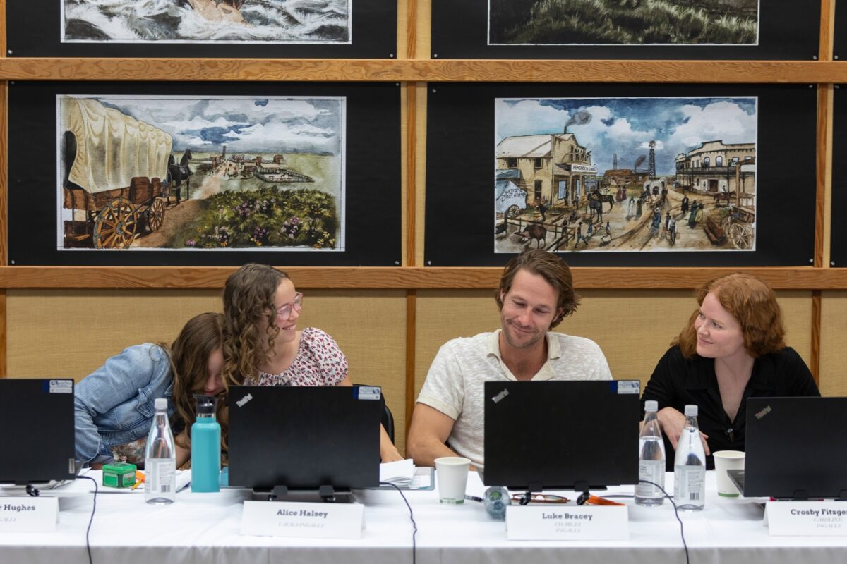 Obsazení nové adaptace Little House on the Prairie od Netflixu