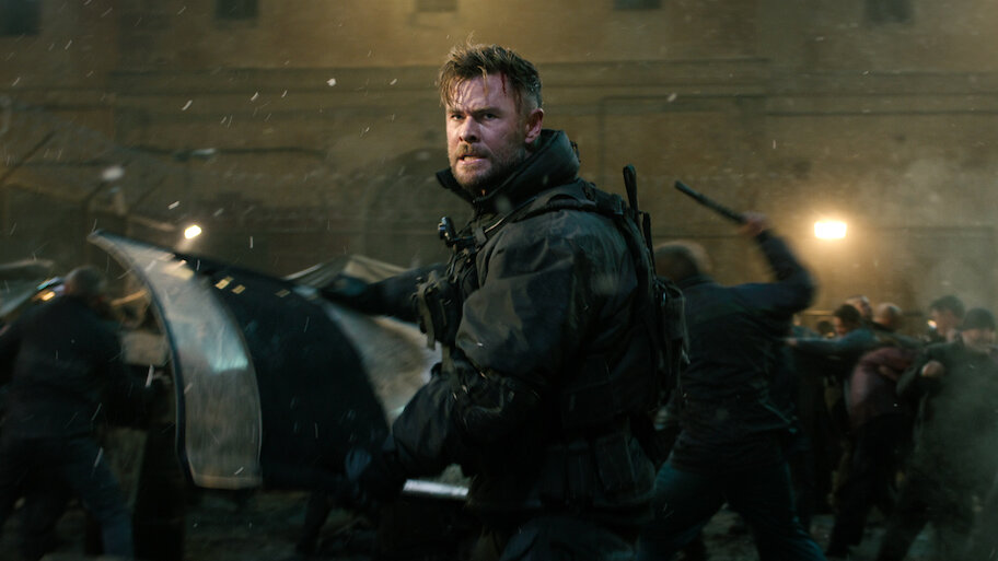 Chris Hemsworth (Extraction)