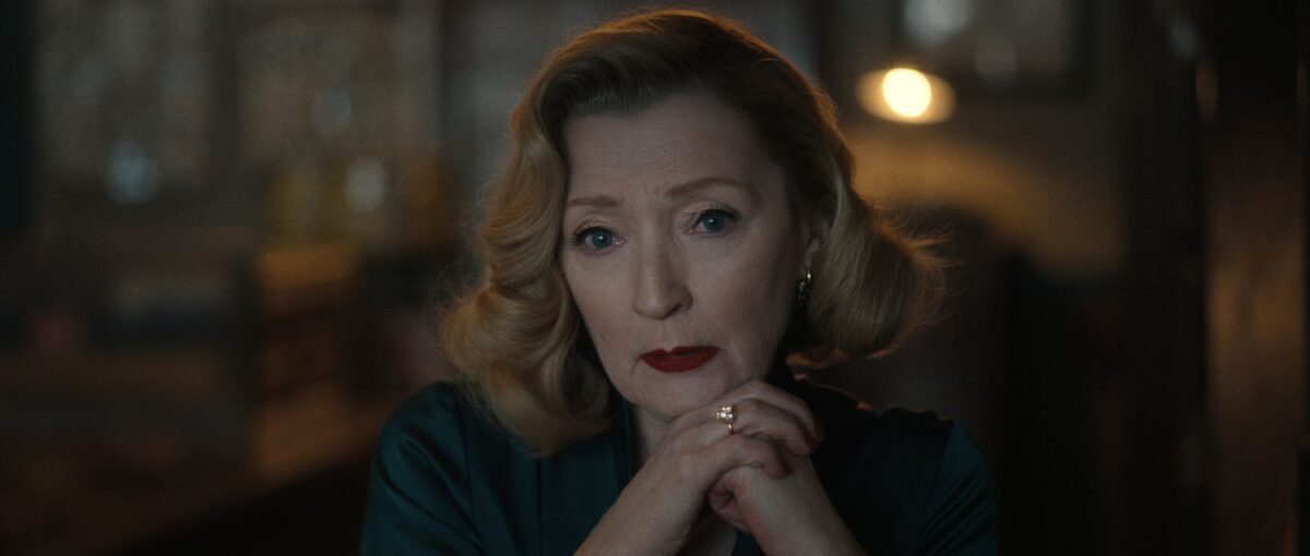 Lesley Manville jako Bernice Worden