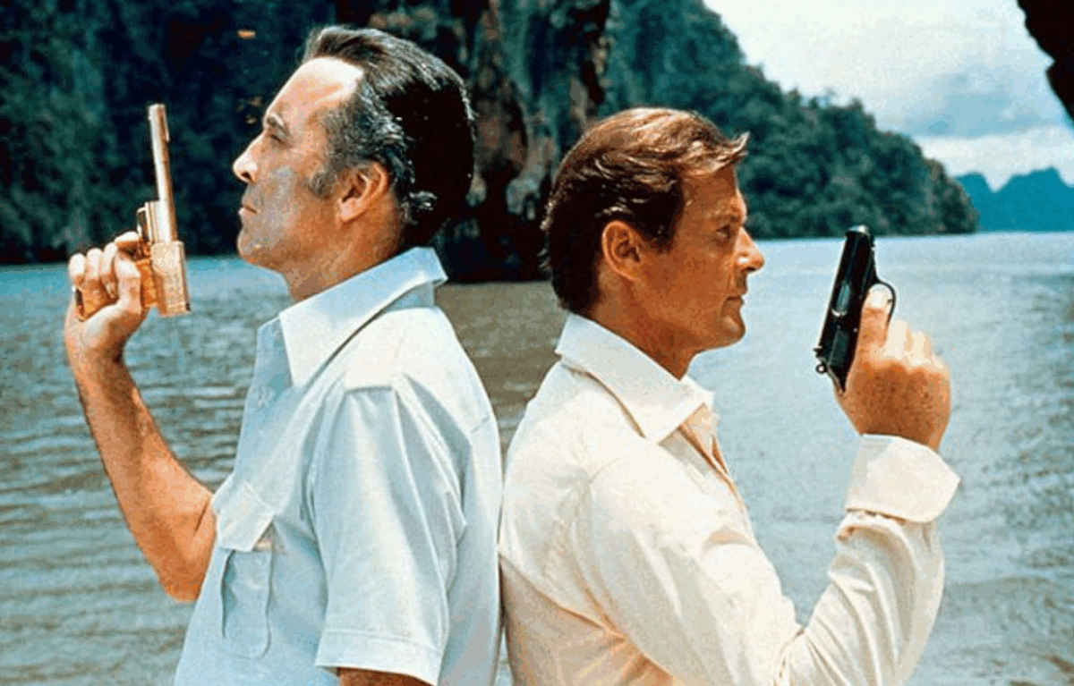 Muž se zlatou zbraní