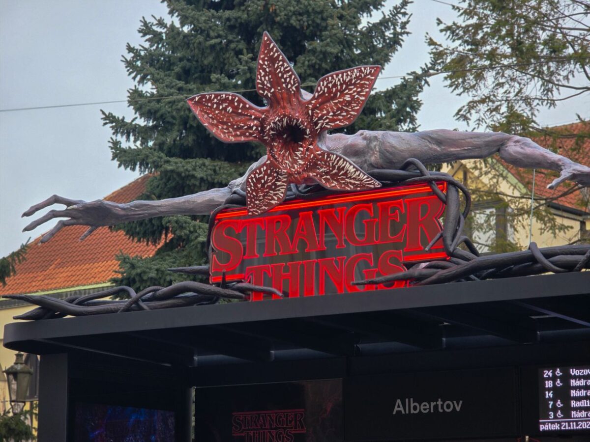 Stranger Things zastávka v Praze na Albertově