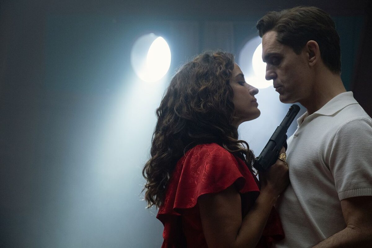 Inma Cuesta as Candela, Pedro Alonso as Berlín