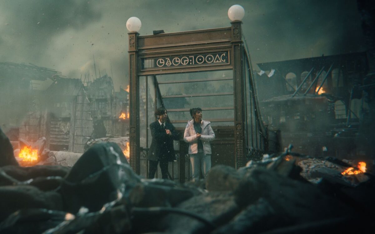 Aidan Gallagher as Number Five, Ritu Arya as Lila Pitts in episode 404 of The Umbrella Academy.