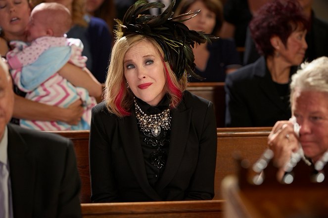 Catherine O‘Hara v seriálu Městečko Schitt‘s Creek.