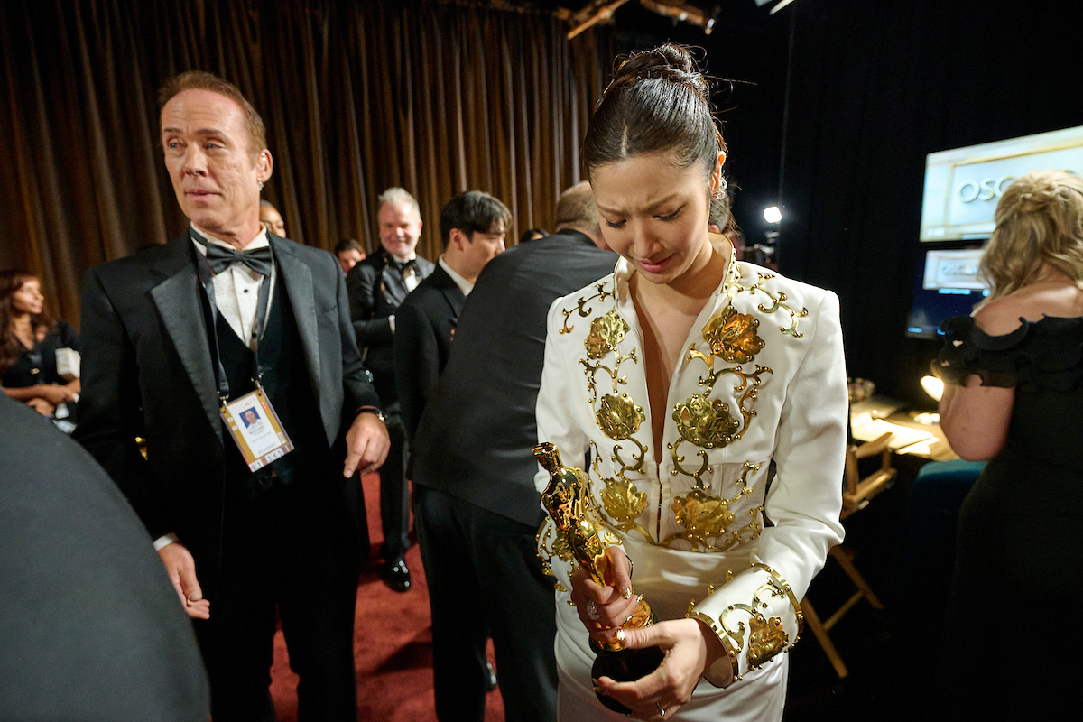 EJAE backstage with the Oscar