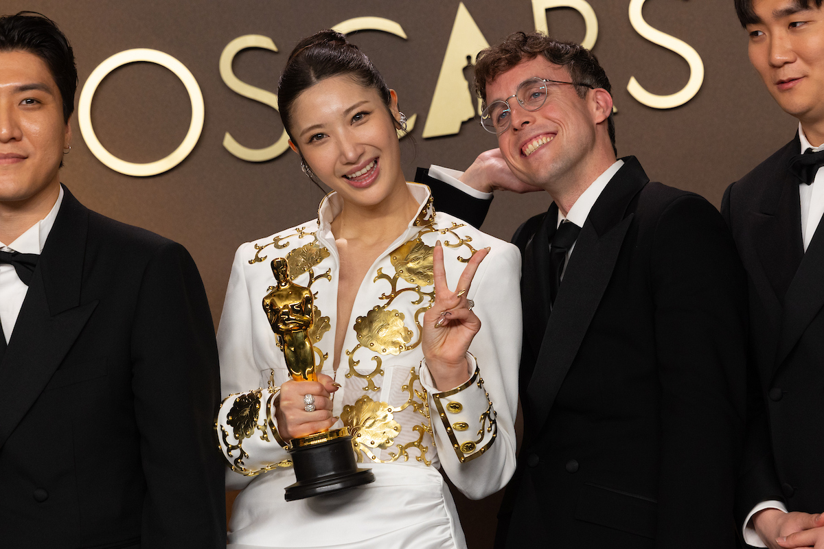 ZHUN, EJAE, Mark Sonnenblick, and NHD pose backstage with the Oscar
