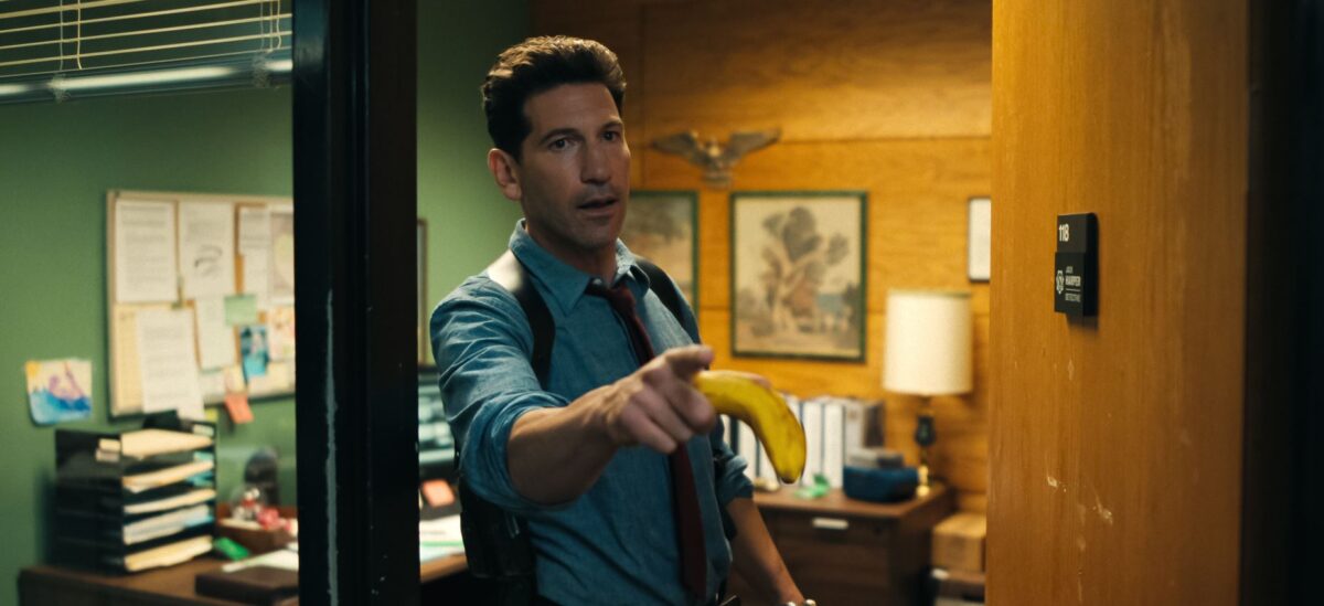 Jon Bernthal jako detektiv Jack Harper v seriálu Jeho a její.