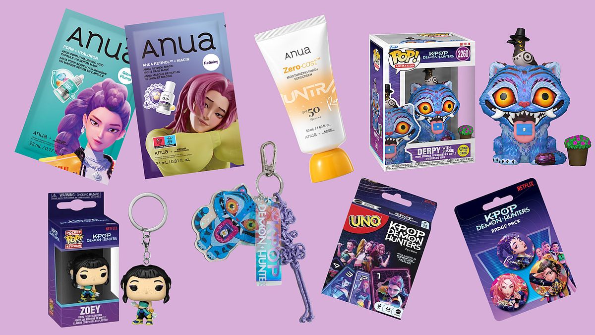 Plátýnková maska Anua X KPop Deamon Hunters, Hebe, 119 Kč / Hydratační krém na obličej SPF 50 Anua X KPop Deamon Hunters, Hebe, 529 Kč / Funko POP Animation: KPop Demon Hunters, Luxor, 459 Kč / Klíčenka Funko Pocket Pop! KPop Demon Hunters Zoey, prokonzole.cz, 169 Kč / UNO K-pop Demon Hunters, Mattel, Alza, 229 Kč / K-pop Demon Hunters přívěsek na tašku, H&M, 319 Kč / set 3 odznaků K-pop Demon Hunters, Bambule, 99 Kč