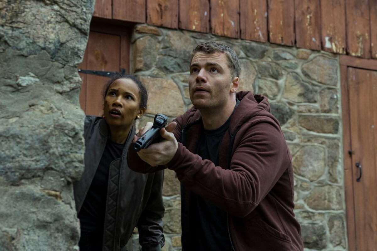 Gabriel Basso jako Peter Sutherland ve třetí řadě Nočního agenta