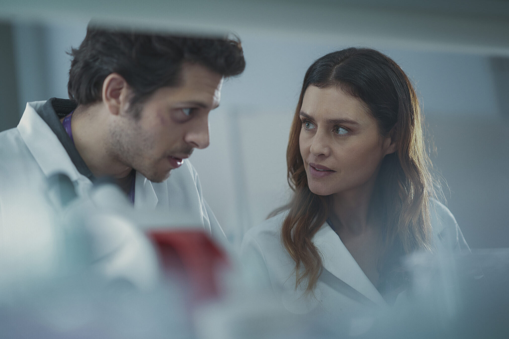 Sci-fi Spřízněné duše na Netflixu boduje. Už nikdy nebudete o lásce a vztazích smýšlet stejně, slibují tvůrci
