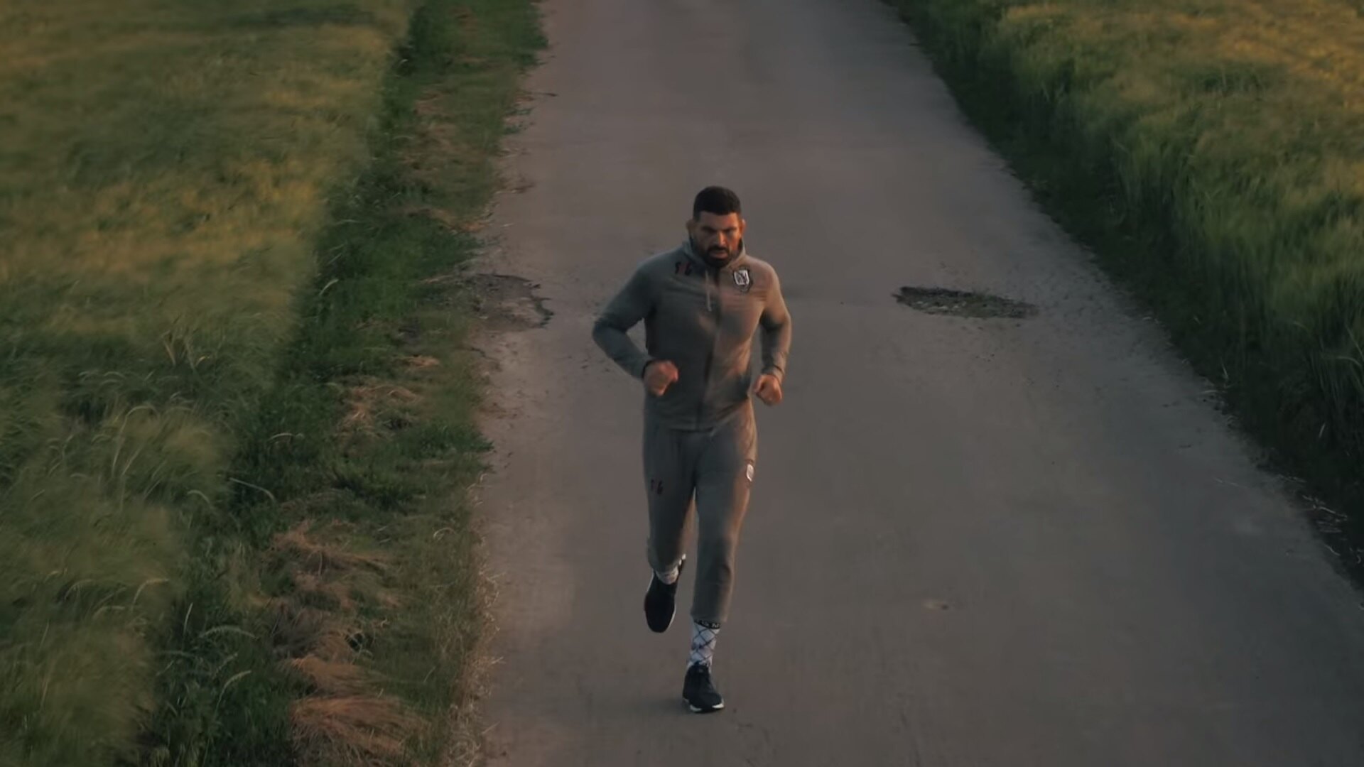 Vzestupy a pády MMA bojovníka Attily Végha. Od šampióna Bellatoru až po zápas století