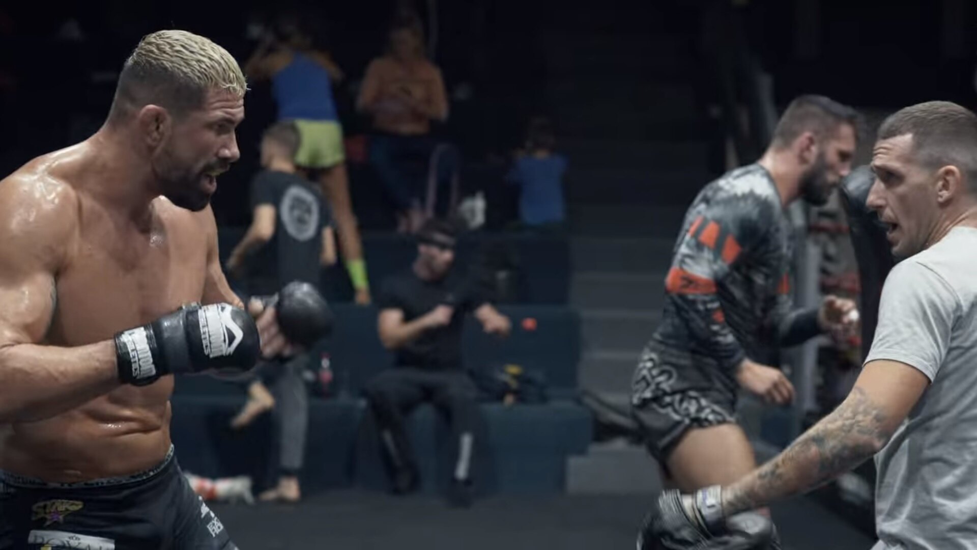 Vzestupy a pády MMA bojovníka Attily Végha. Od šampióna Bellatoru až po zápas století