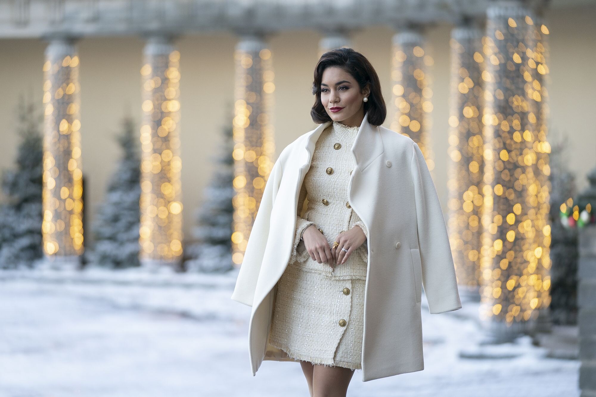 Vánoční romance Princezna z cukrárny se vrací. Vanessa Hudgens si opět střihne trojroli