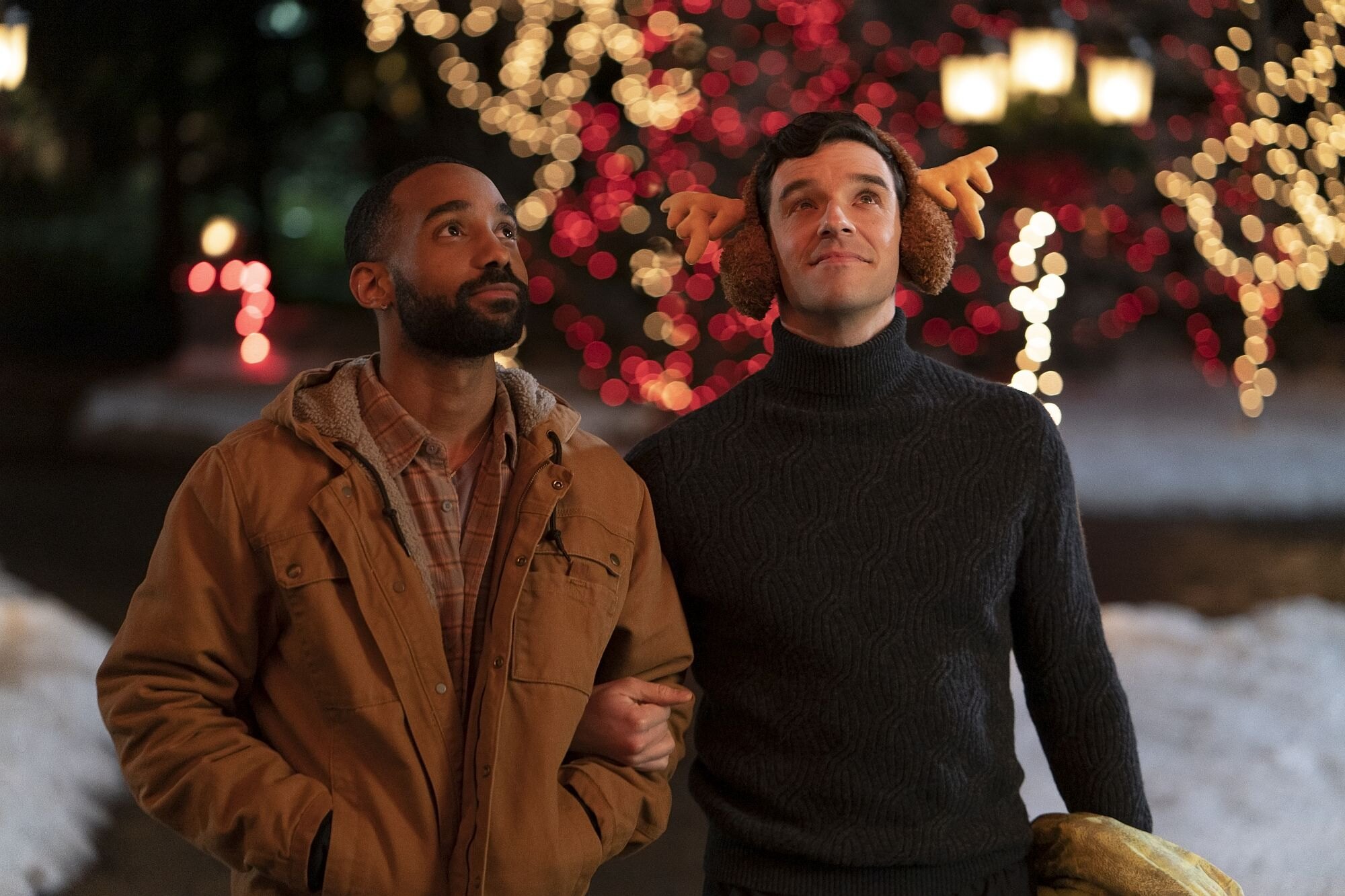 Netflix myslí i na homosexuální páry. Přichází se svou první vánoční gay romancí