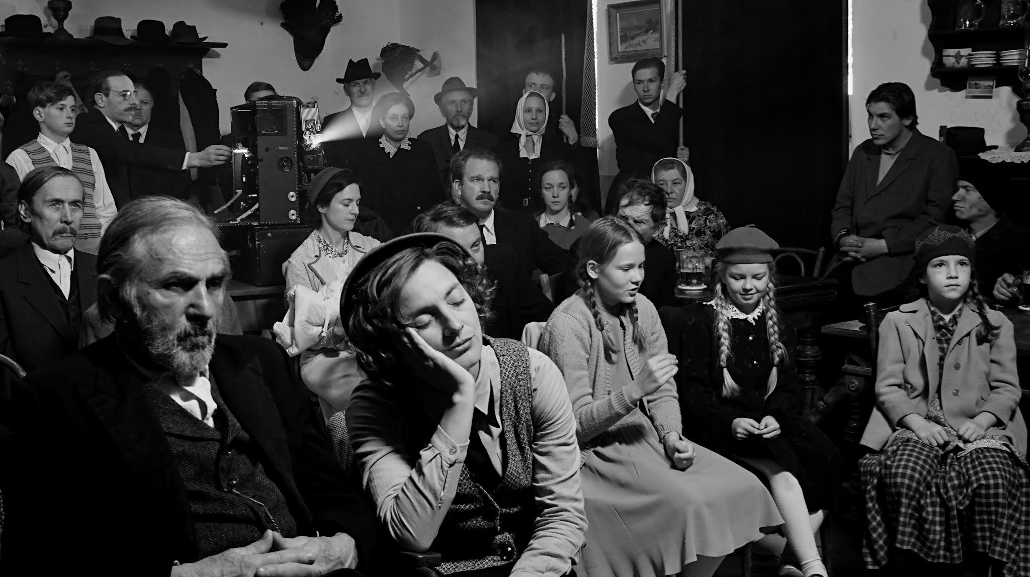 Film Krajina ve stínu, inspirovaný skutečnými událostmi, míří na Netflix. Získal 7 Českých lvů