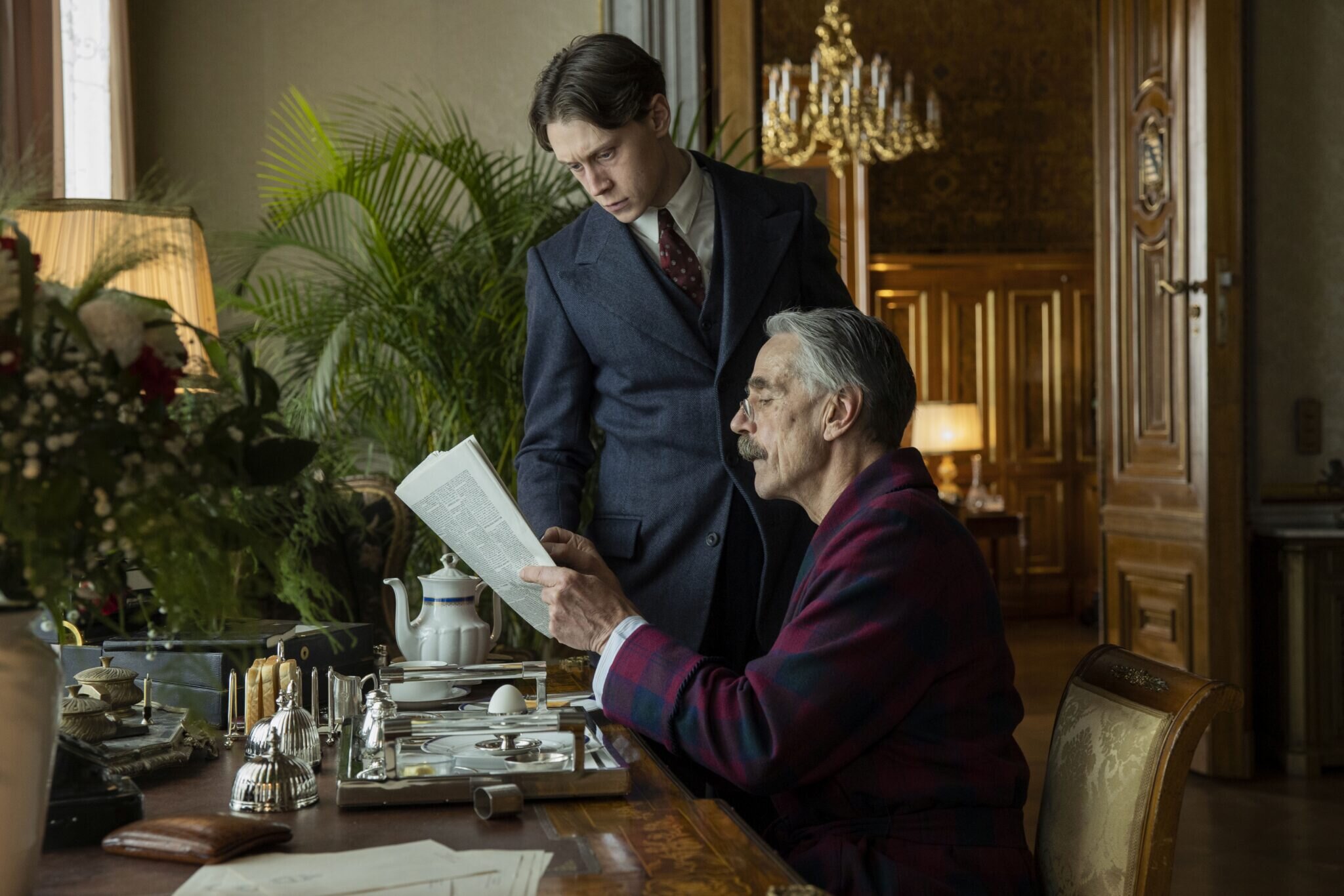 Na Netflix míří špionážní drama o mnichovské dohodě Mnichov: Na prahu války. Venku už je i trailer