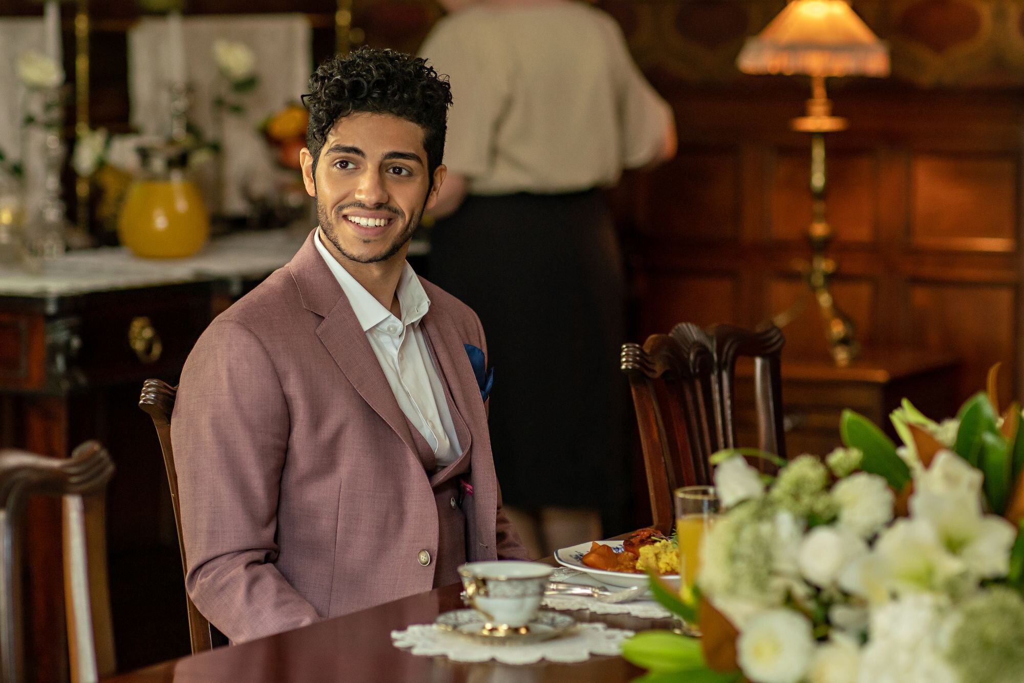 Královské zacházení: Aladdin Mena Massoud se v novém romantickém filmu ukáže jako princ