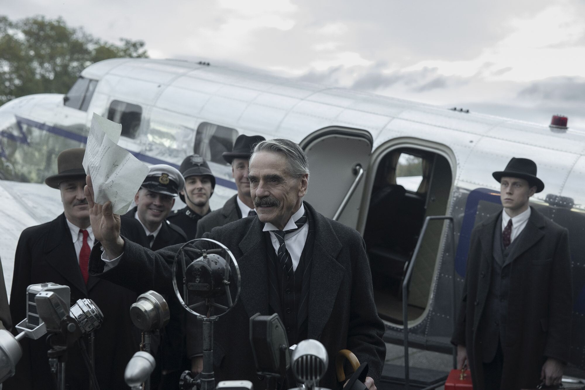 Na Netflix míří špionážní drama o mnichovské dohodě Mnichov: Na prahu války. Venku už je i trailer
