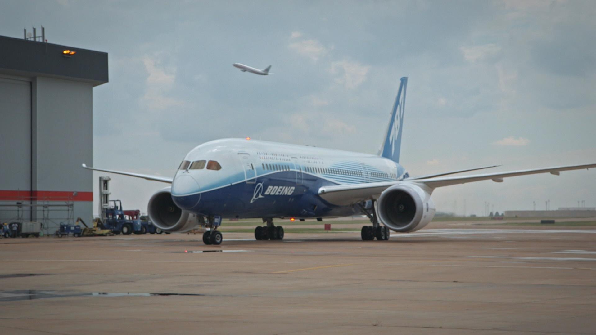 Dokument Pád: Kauza Boeing vyšetřuje havárie letounů 737 MAX a fatální selhání letecké společnosti