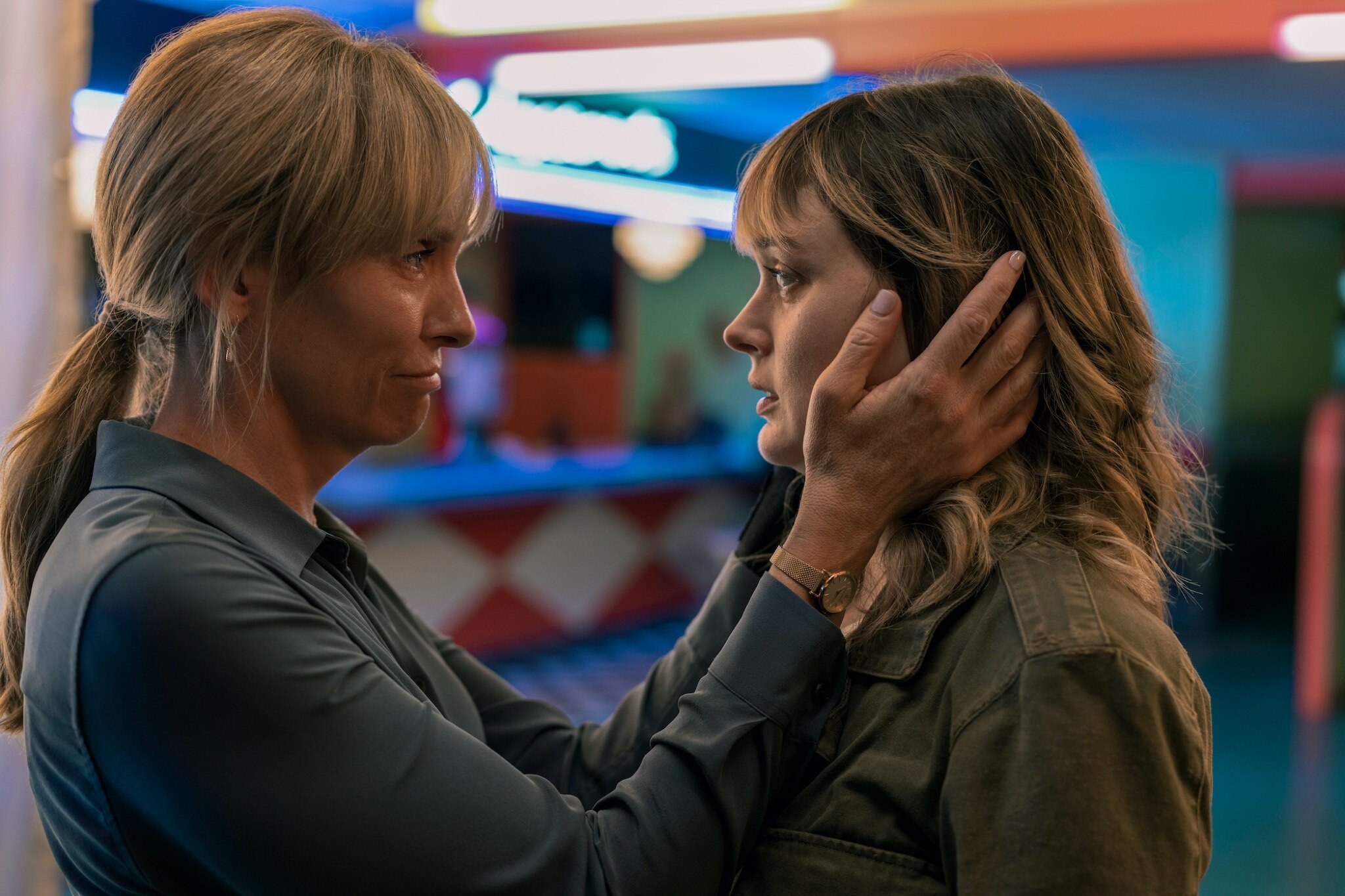 Očekávaný seriálový krimi thriller Mozaiky lží míří na Netflix. Předlohou mu byla populární kniha