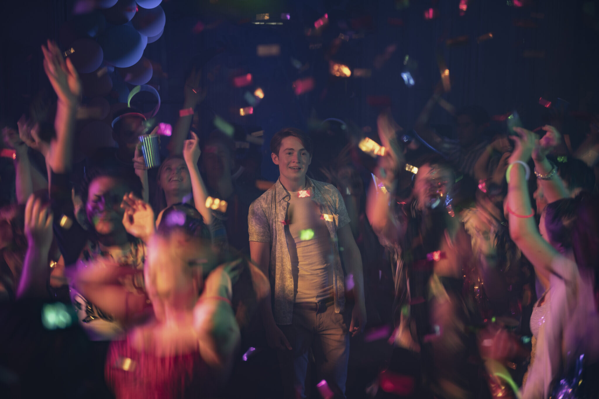Srdcerváči: Úspěšný román Alice Oseman dostal homosexuální středoškoláky Nicka a Charlieho až na Netflix