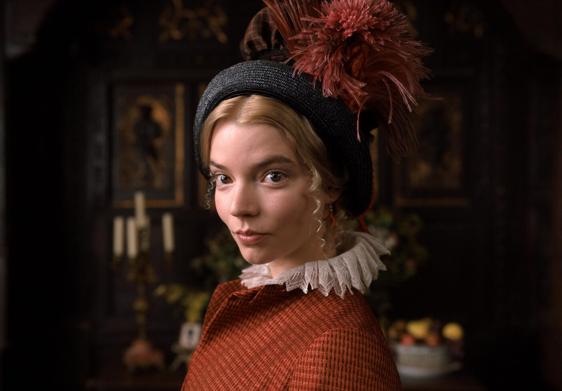 Nejnovější filmové zpracování Emmy od Jane Austen míří na Netflix. Hlavní roli ztvárnila hvězda Dámského gambitu