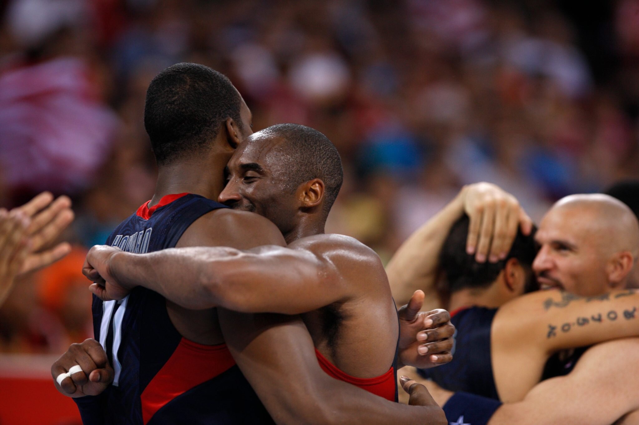 Kobe Bryant a LeBron James proti zbytku světa. The Redeem Team si podmaňuje Čínu