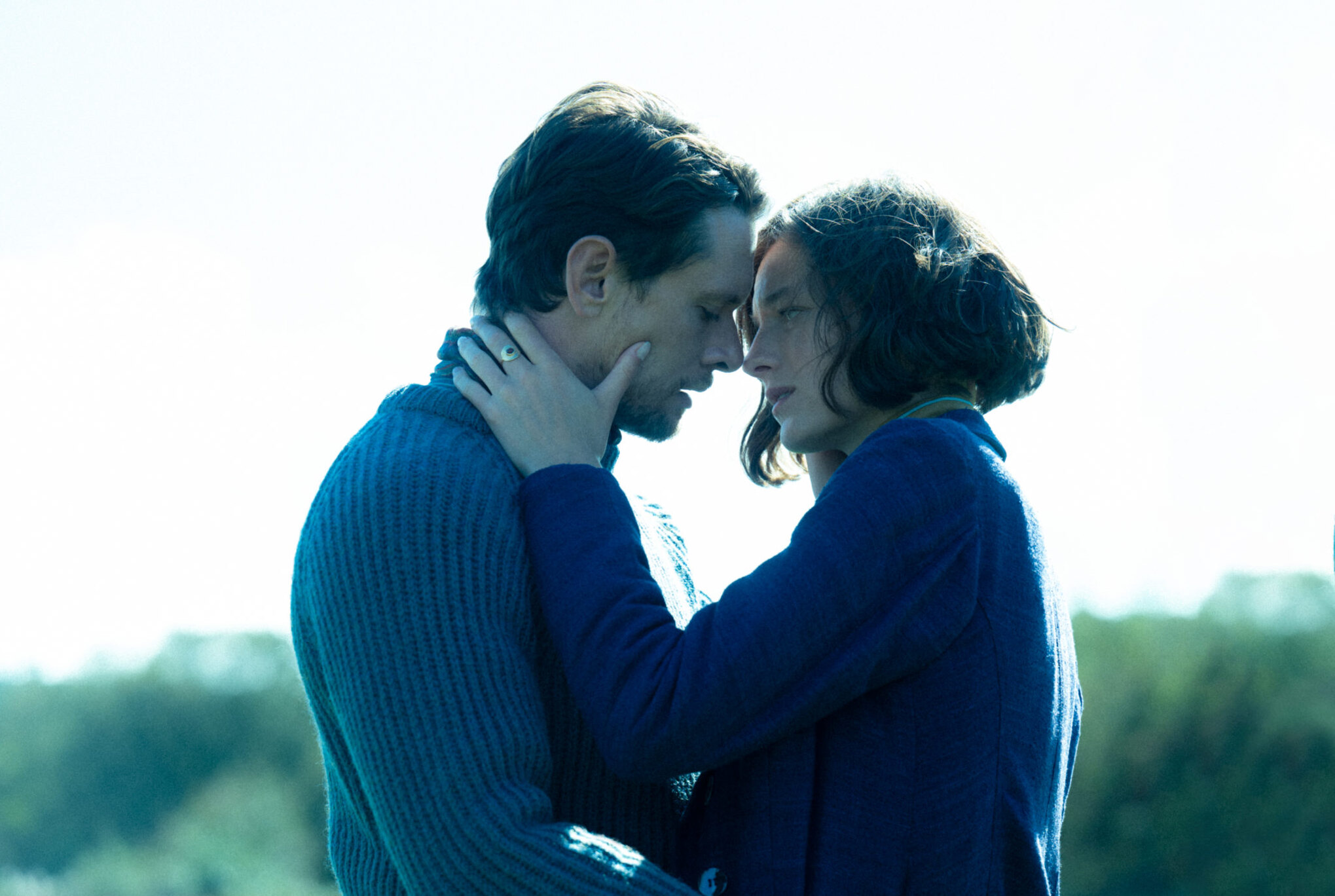Na Netflix míří adaptace skandálního románu, který byl ve Velké Británii až do roku 1960 zakázán