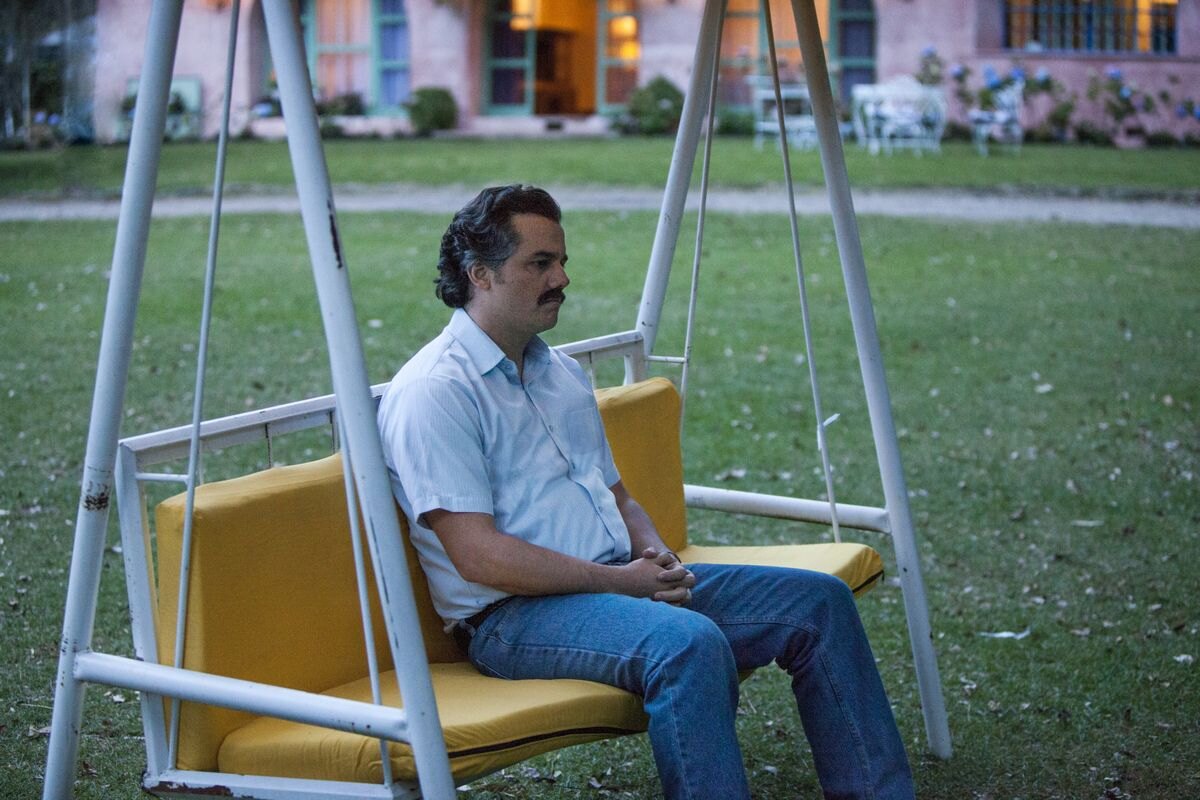 10 zajímavostí o seriálu Narcos: Celovečerní film, identické místo smrti nebo skutečné postavy v seriálových rolích