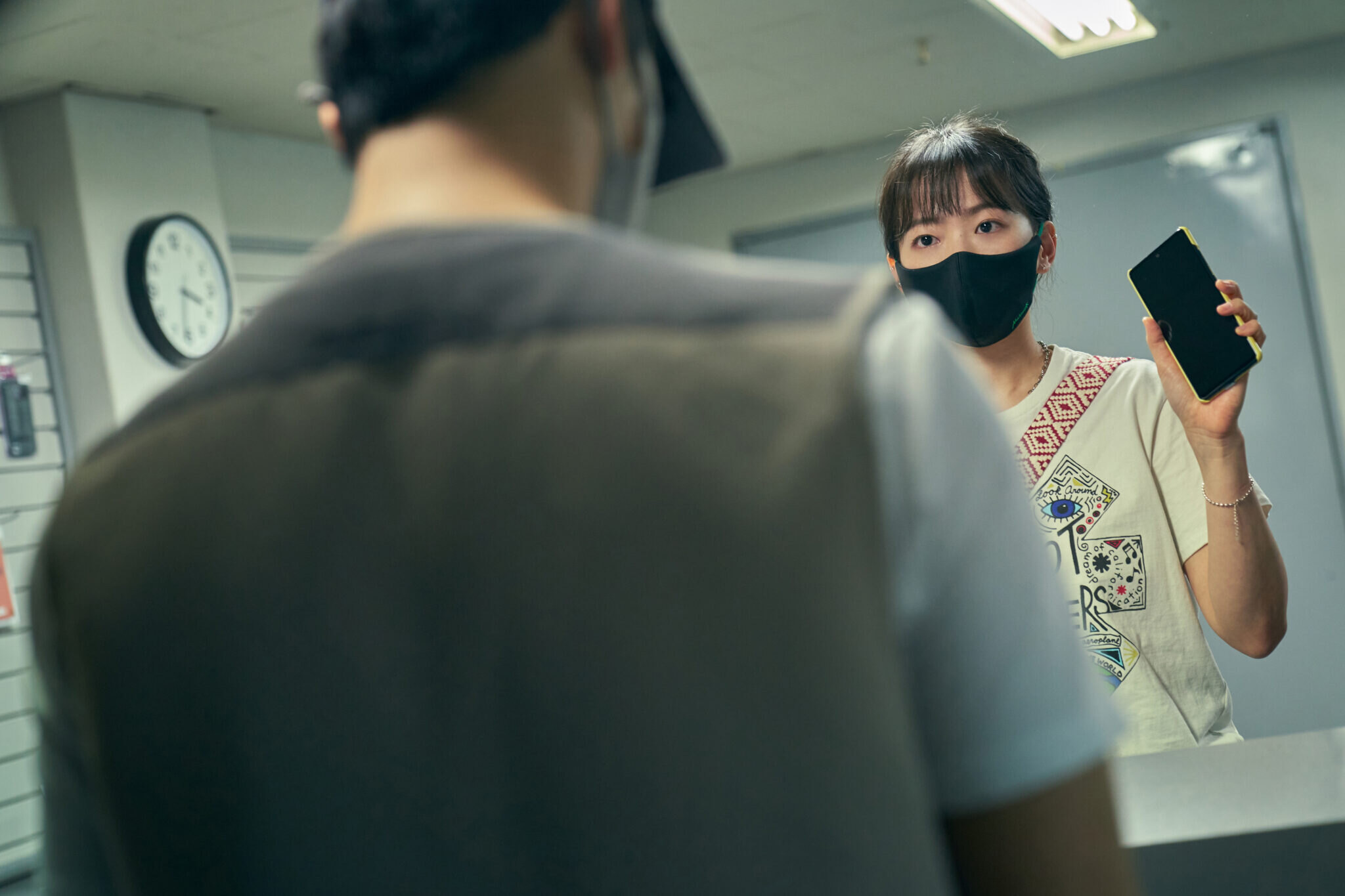 Nejděsivější film všech dob, říkají diváci o mysteriózním thrilleru Netflixu, kvůli kterému chtěli někteří dokonce vyhodit své telefony