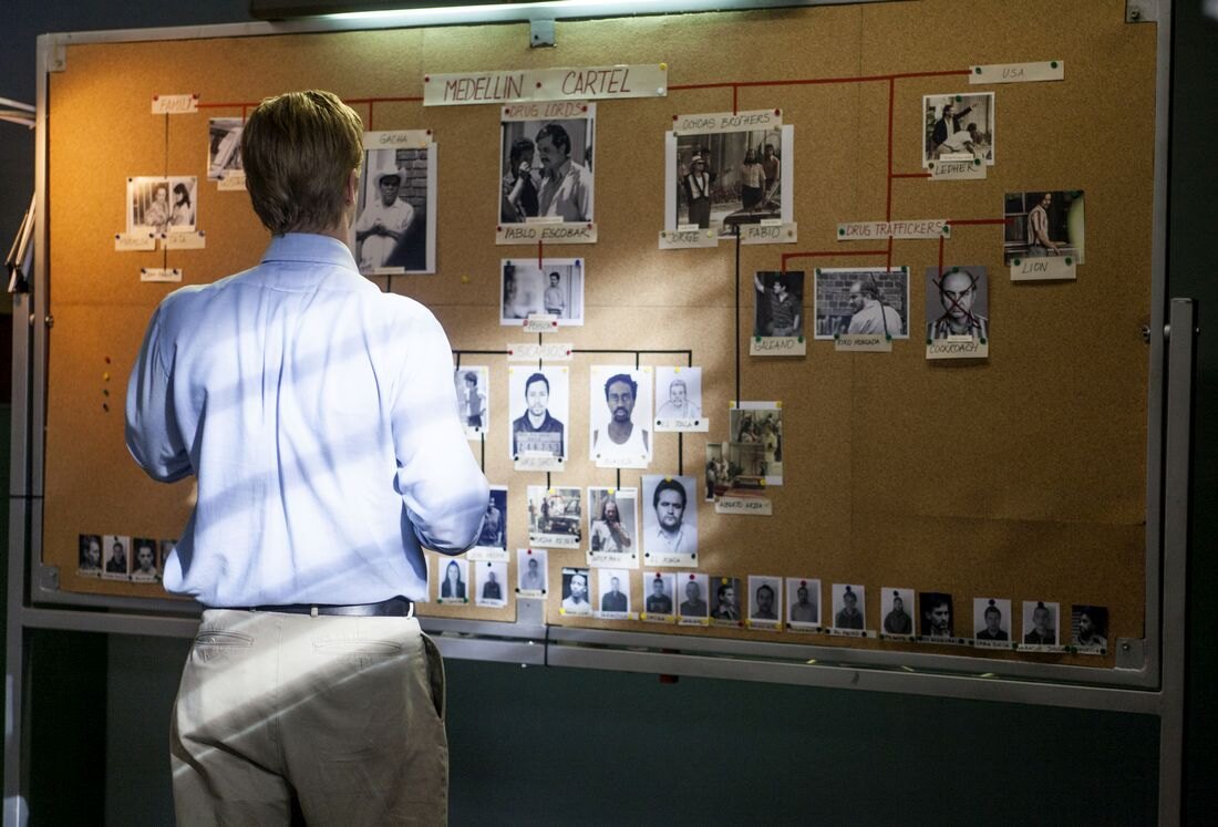 10 zajímavostí o seriálu Narcos: Celovečerní film, identické místo smrti nebo skutečné postavy v seriálových rolích