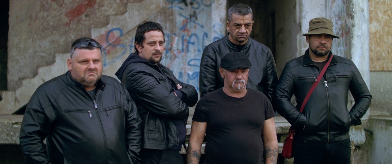 Česká krimi komedie z romského ghetta s Vémolou a Grossovou míří na Netflix. Podle diváků jde ale o ryzí odpad