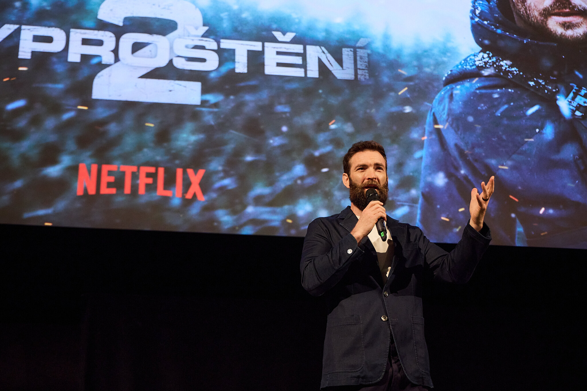 Historicky první promítání filmu Netflixu v Česku: Režisér Sam Hargrave přijel představit akcí nadupaný trhák, který u nás natáčel