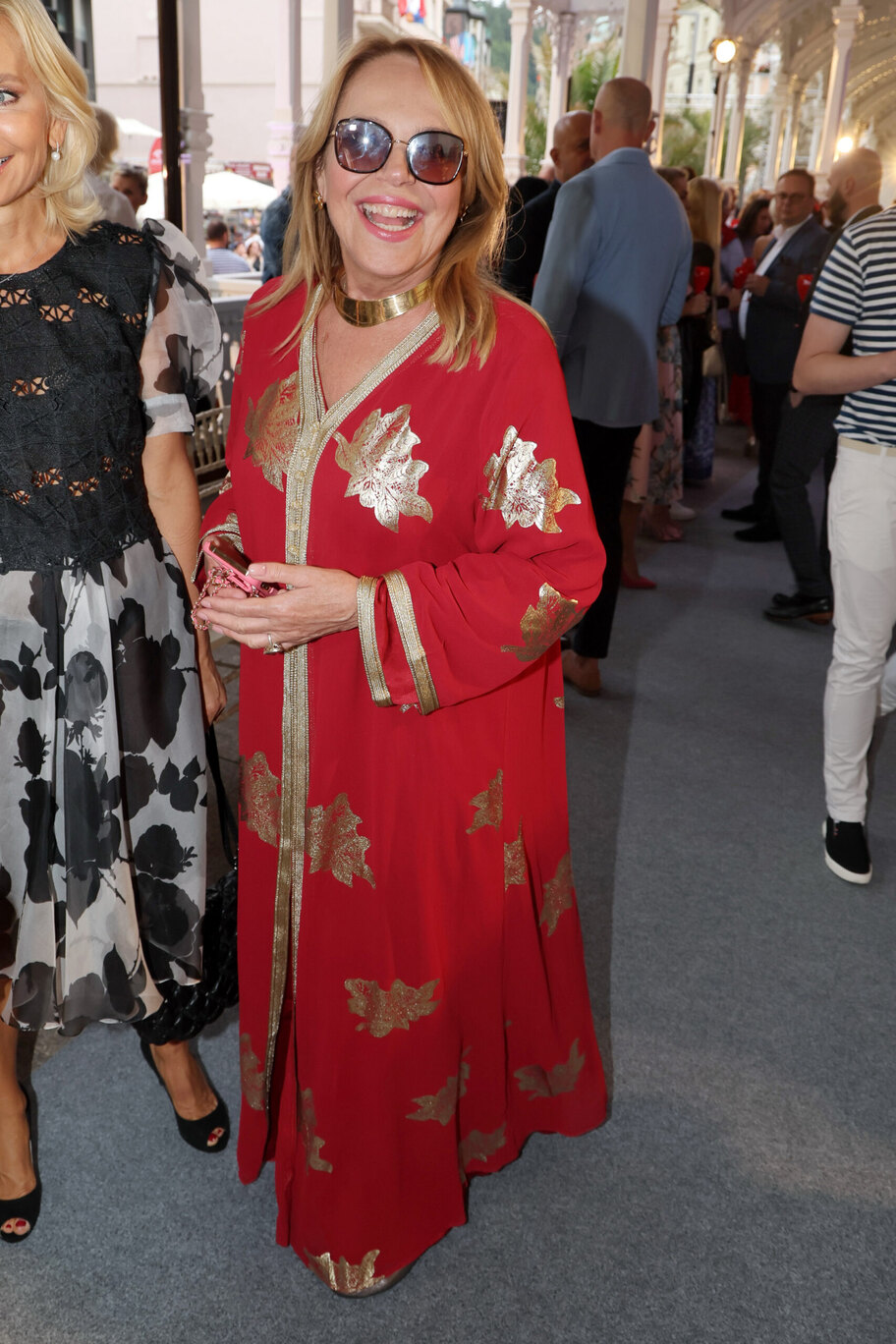 Ponožky v lodičkách, outfit jako z Indie i pořádně šik modely aneb Celebrity na přehlídce Beaty Rajské ve Varech