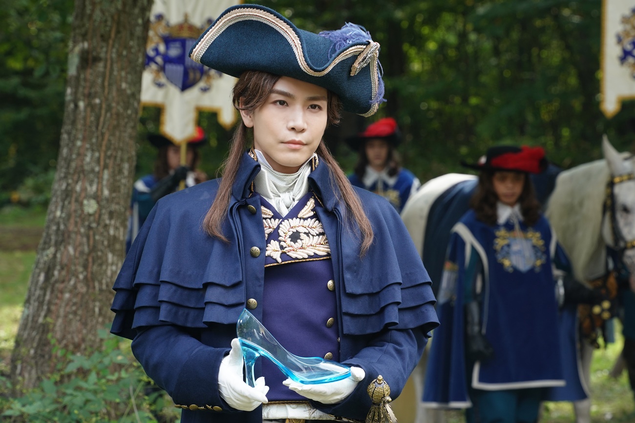 Vraždila Popelka, nebo krásný princ? Netflix uvede kriminální fantasy pohádku, kde se role detektiva ujme Červená karkulka