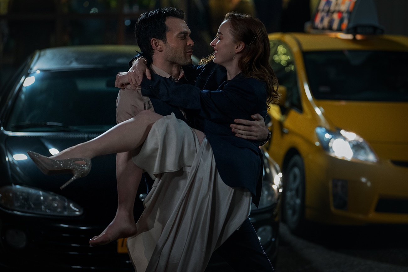 Netflix vydal žhavou upoutávku k novému erotickému thrilleru. Hlavní role si v něm zahrály hvězdy Oppenheimera a Bridgertonových