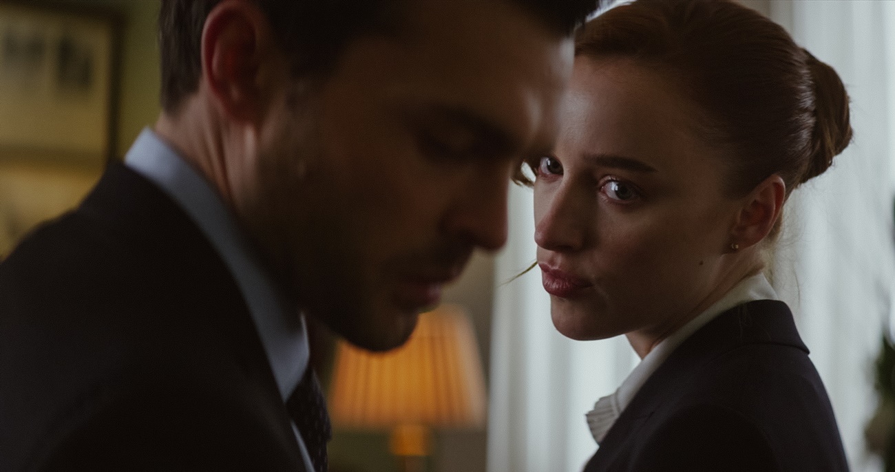 Netflix vydal žhavou upoutávku k novému erotickému thrilleru. Hlavní role si v něm zahrály hvězdy Oppenheimera a Bridgertonových