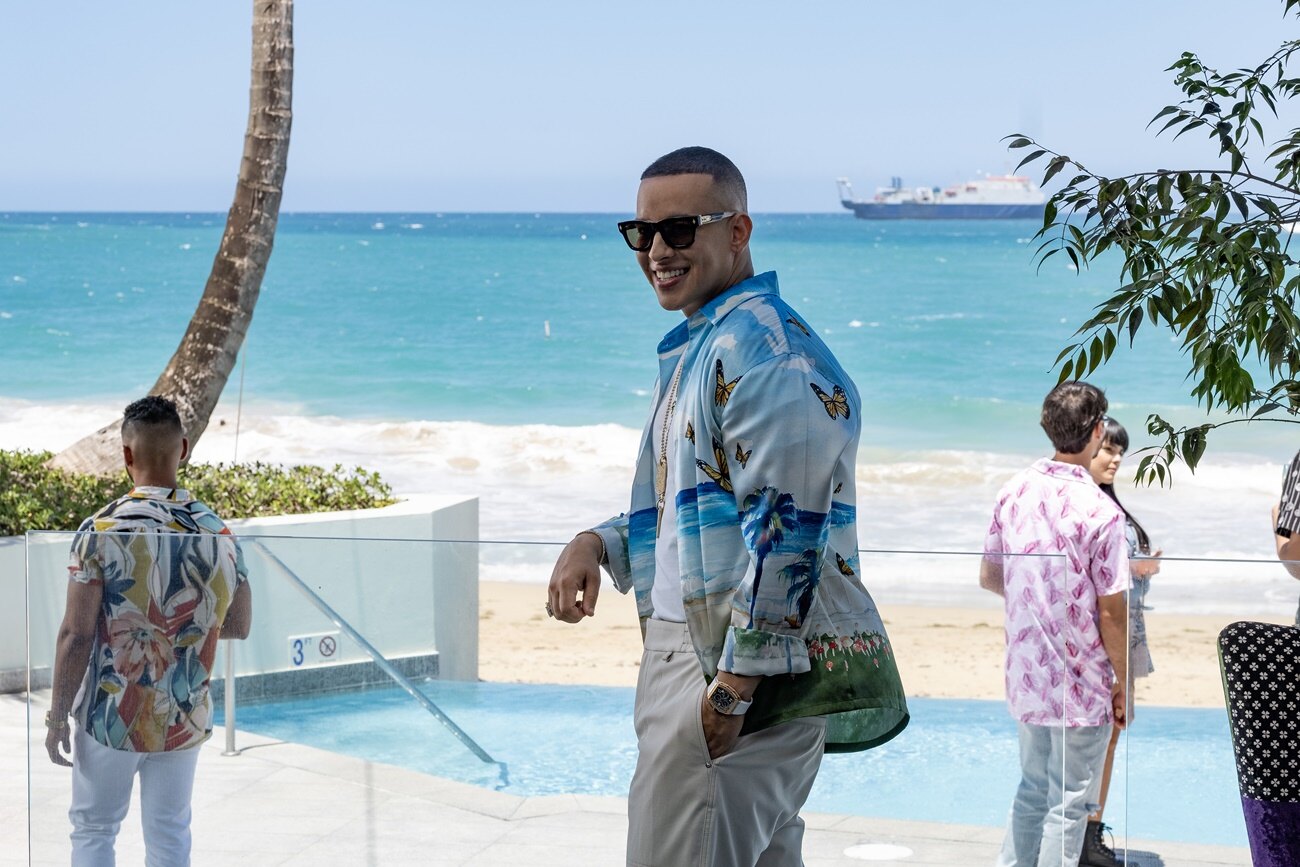 Bouřlivá cesta za slávou, vtipné nehody i odvrácená strana showbyznysu: Netflix uvede hudební seriál plný reggaetonu