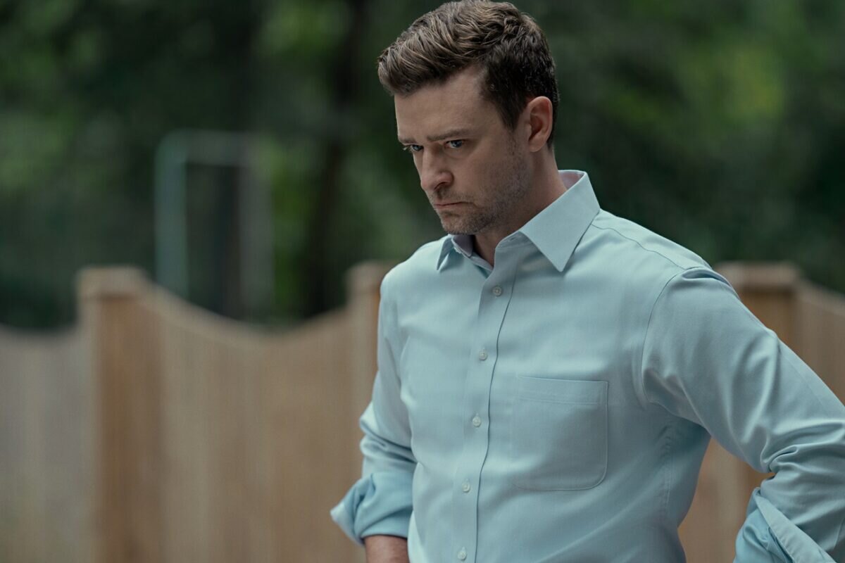 Justin Timberlake jako Will Grady v modré košili ve filmu Ještěr