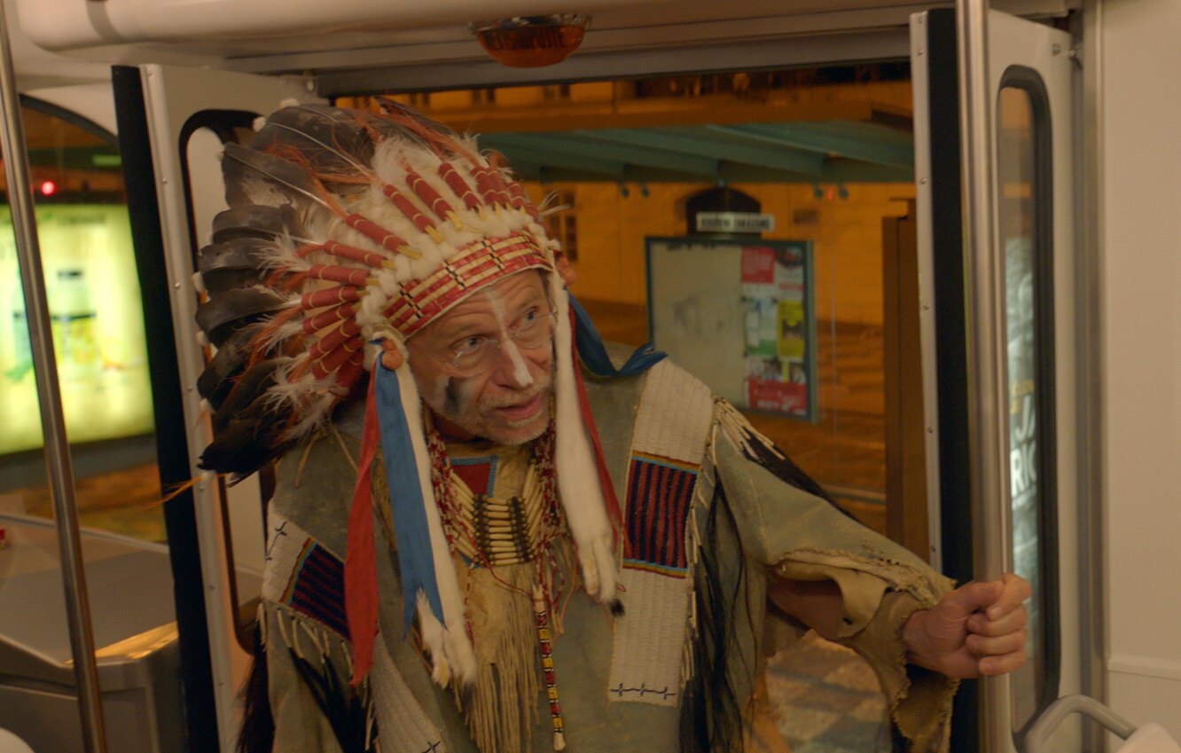 Karel Roden převlečený za Indiána ve filmu Indián