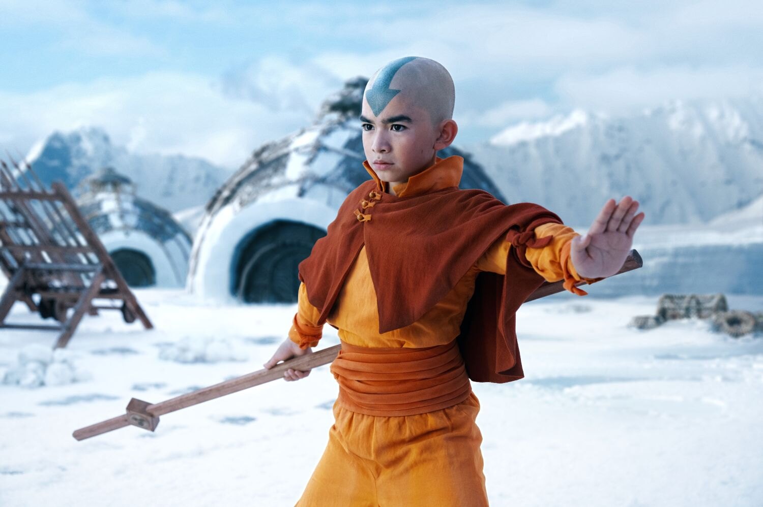 Netflix láká na neuvěřitelně propracovaný fantasy svět, ale chce se odklonit od předlohy. Národ ohně pořádně potrápí Avatara